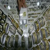 Harga Emas Perhiasan 1 April 2026: Stabil di Dua Produsen, Naik di Laku Emas