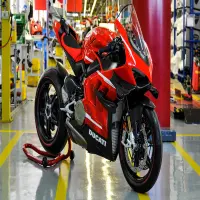 Ducati Hadirkan Superleggera V4 Centenario, Motor Langka Ini Diproduksi 600 Unit