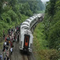 Anjloknya KA Bangunkarta di Bumiayu, Sejumlah Perjalanan Kereta Dialihkan