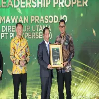 Dirut PLN Darmawan Prasodjo Raih Penghargaan Green Leadership, PLN Borong 11 PROPER Emas KLH 2025