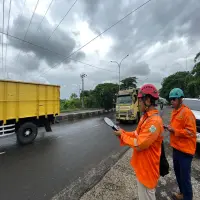 Momen Idul Fitri : PLN UPT Karawang Perkuat Pengamanan Transmisi di Tol Japek Selatan, Pastikan Mudik Aman dan Andal