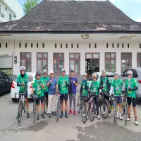 Presiden Klub dan Komunitas Gowes Tempuh Ratusan Kilometer Surabaya–Jakarta Demi Dukung Persebaya Lawan Persija