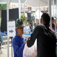 Diawali dari Tuban, Pertamina Bantu Masyarakat Prasejahtera Penuhi Kebutuhan Pokok melalui Pasar Murah