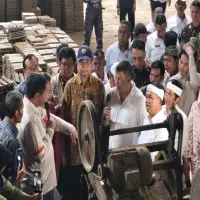 Kunjungan ke Purwakarta, Bang Ara Optimis Program PKP Bisa Serap Ratusan Juta Genteng dari UMKM Lokal