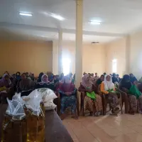 373 KPM Desa Mekarwangi  di Subang Dapat Bantuan Pangan Beras dan Minyak Goreng