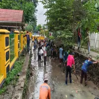 Pemerintah Desa Pagaden di Subang Normalisasi Saluran Irigasi