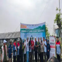 Peringati Hari Bumi, Ateng Sutisna Tanam 3.000 Mangrove