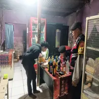 Polres Subang Sita Ratusan Botol Miras Ilegal