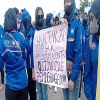 Jelang Hari Buruh Internasional, Para Pekerja Tolak PHK dan Sistem Kontrak