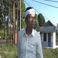 Dedi Mulyadi Tertibkan Spanduk dan Papan Villa di Kawasan Ciater