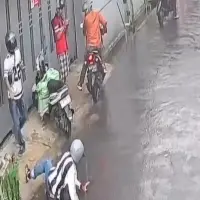 Kurir Paket JNE Dibegal di Astana Anyar Bandung Padahal Sedang Berteduh, Pelaku Ditangkap Warga