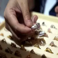Harga Emas Perhiasan Hari Ini, Jumat 8 Mei 2026 Stabil, Simak Daftar Lengkapnya