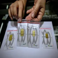 Harga Emas Antam Hari Ini Anjlok, Buyback Ikut Terkoreksi Rp20.000
