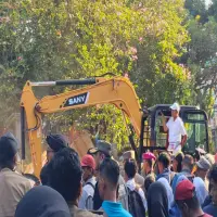 Gubernur Jawa Barat Dedi Mulyadi Bongkar Puluhan Bangunan Liar di Bandung