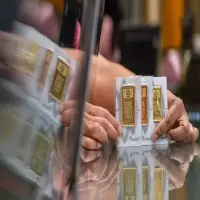 Harga Emas Antam Turun Lagi Hari Ini, Buyback Ikut Melemah