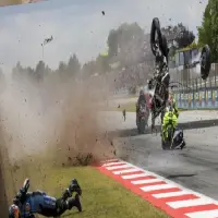 Ngeri! Motor Alex Marquez Hancur dan Ban Terlepas Saat Crash Besar di Catalunya