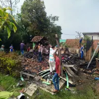Kebakaran di Pasir Ipis Jayagiri Lembang, Satu Rumah Rusak Berat dan 11 Warga Terdampak