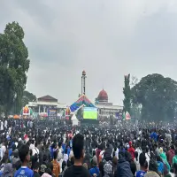 Alun-alun Subang Membiru, Bobotoh Antusias Nobar Persib vs Persijap Sambut Hattrick Juara