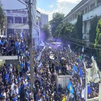 Flare dan Botol Pecah, Sisa Konvoi Persib Dibersihkan 69 Petugas DLH