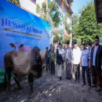Serahkan Hewan Kurban ke Ponpes Darunnajah, Menteri Nusron: Iduladha Jadi Momentum Mempererat Kebersamaan