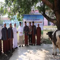 Semarak Iduladha 1447 H, Menteri Nusron Salurkan Hewan Kurban ke Pondok Pesantren Attaqwa
