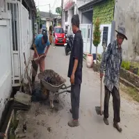 Cegah Banjir, Ketua RT 28/09 Perumahan Green City Desa Cinangsi Gagas Bersih-bersih