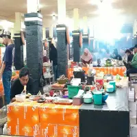 Tak Terpengaruh MBG, Omzet Pedagang Sate Maranggi Tetap Stabil