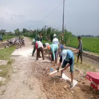 TNI dan Warga Tanjungrasa Gotong Royong Lakukan Pengerasan Jalan, Tingkatkan Akses dan Mobilitas Masyarakat