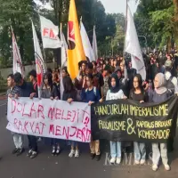 Aksi Unjuk Rasa Kembali Digelar Mahasiswa di Jakarta dan Bandung