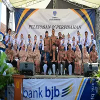 378 Siswa SMPN 1 Sagalaherang Subang Diwisuda