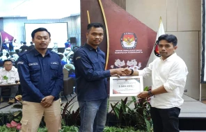 KPU Purwakarta Rapat Evaluasi Kinerja Bersama PPS, Juga Serahkan Santunan Kematian kepada Badan Adhoc
