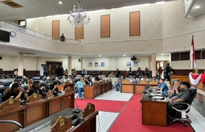 Para Pendemo Buruh Galian di Subang Masuk ke Gedung DPRD