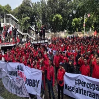 Hasto Kristiyanto Memenuhi Panggilan KPK untuk Diperiksa, Kader PDIP Kepung Gedung Merah Putih