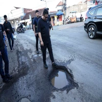 Bupati Subang Reynaldy Putra Tegaskan Jalan Rusak di Pusat Kota Subang Bakal Segera Diperbaiki