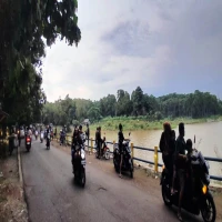 Tradisi Ngabuburit Nyawang Cai di Situ Cigangsa