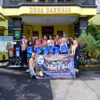Aqua Subang Bagikan 1.025 Paket Sembako untuk Masyarakat Jelang Idul Fitri
