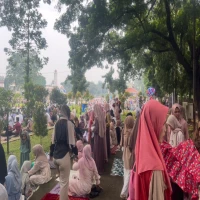 Alun-Alun Subang Mulai Dipadati Masyarakat untuk Sholat Idul Fitri