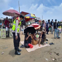 Liburan Aman di Pantai Patimban Subang, Polisi Imbau Pengunjung Waspada Anak-anak Saat Berenang
