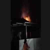 Rumah di Cikaum  Dilalap Si Jago Merah