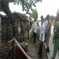Diduga jadi Tempat Prostitusi dan Obat Ilegal, Bangunan Warung Pinggir Jalan Sukasari Ditertibkan