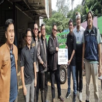PT Eco Paper Indonesia Hibahkan Kendaraan Pengangkut Sampah untuk Bumdes Wantilan Subang