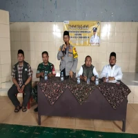 Bahas Kamtibmas, Kapolsek Jalancagak Ikut Minggon di Desa Tambakmekar