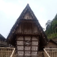 Leuit, Simbol Ketahanan Pangan dan Kearifan Lokal Masyarakat Adat Kasepuhan Gelar Alam