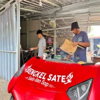 Ada di Subang, Koh Salim Ubah Kap Mesin Lamborghini Jadi Alat Bakar Sate