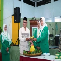 Syukuran HUT Fatayat NU ke-75 Kabupaten Subang Digelar Sederhana, Potong Tumpeng