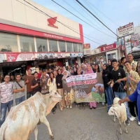 Tridjaya Group Berbagi Kebahagiaan Idul Adha, Berikan Daging Kurban ke Masyarakat