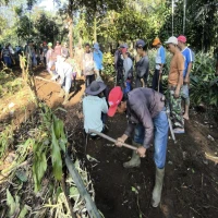 Warga Desa Pasanggrahan Subang Kompak Buka Jalan Baru