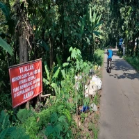 Buang Sampah Sembarangan di Desa Benteng Purwakarta Dapat Ancaman 'Cabut Nyawa'