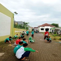 Siswa SMPIT-SMAIT MH Yasin di Subang Bermain Permainan Tradisional, Lestarikan Budaya Sunda
