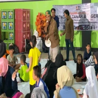 Trauma Healing, IJTI Purwsuka Hibur Anak-Anak Korban Pergerakan Tanah Pasirmunjul